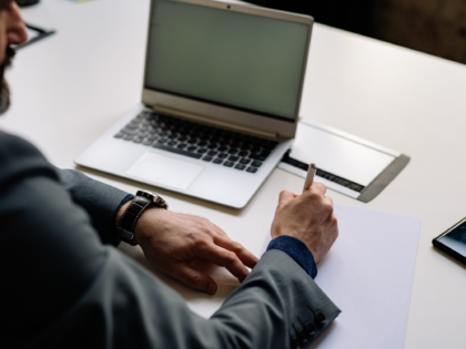 Zwolnienie z VAT po zmianach – kto może zostać poza VAT-em w 2026 roku?